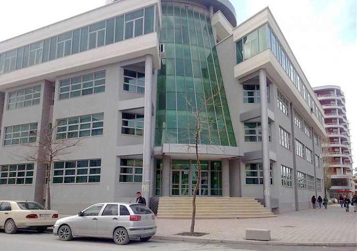 Vlorë, studentja ju merrte lekët shokëve, kundrejt provimit me kushëririn pedagog