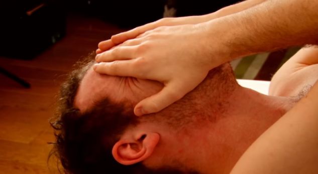 VIDEO/ Ja si reagojnë burrat kur depilohen