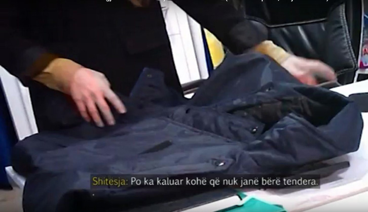 SKANDAL/ Policët e burgjeve duhet të blejnë vetë uniformën