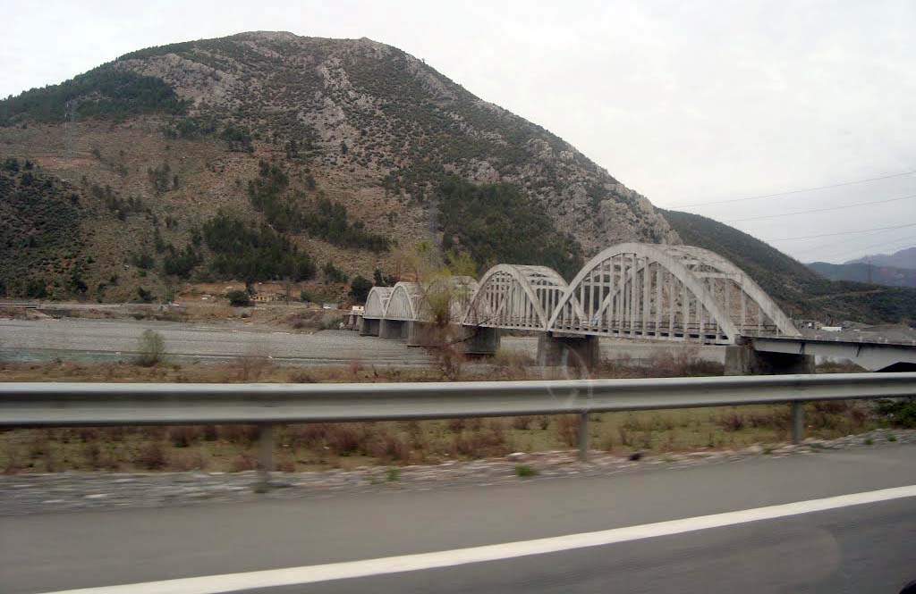 Ura e Zogut mbi lumin Mat, “monument kulture” që vidhet për skrap prej 10 vjetësh