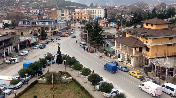 SKANDAL/ Shefi Komisariatit aksidenton një grua, Policia e fsheh ngjarjen