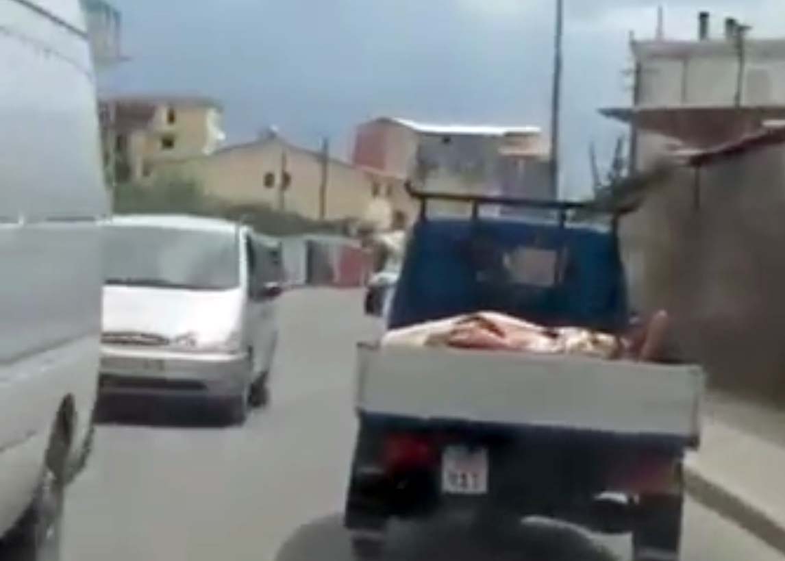 VIDEO SKANDAL/ Tiranë, urgjencat mjekësore…, me kamionçinë