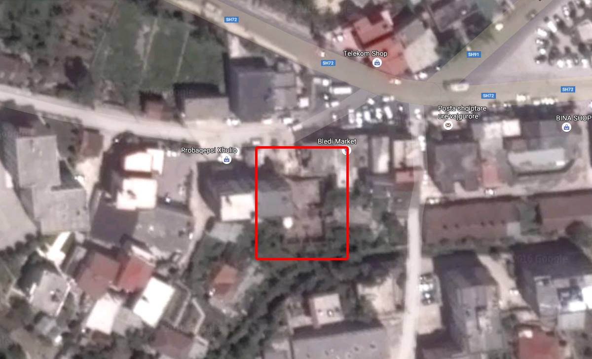 SKANDAL/ Një ndërtim i lartë në qendër të Urës Vajgurore “po ia merr frymën” ndërtesave pranë