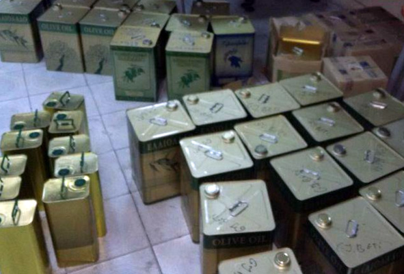 FOTO/ Kakavijë, kontrabandë vaji ulliri dhe syzesh me autobus