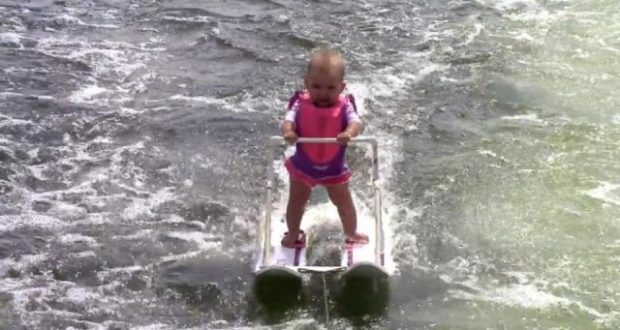 VIDEO/ Vajza gjashtë muajshe thyen rekordin për skijim në ujë