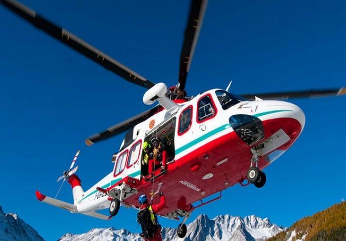 Adoleshentja shqiptare bie nga mali, në gjendje të rëndë