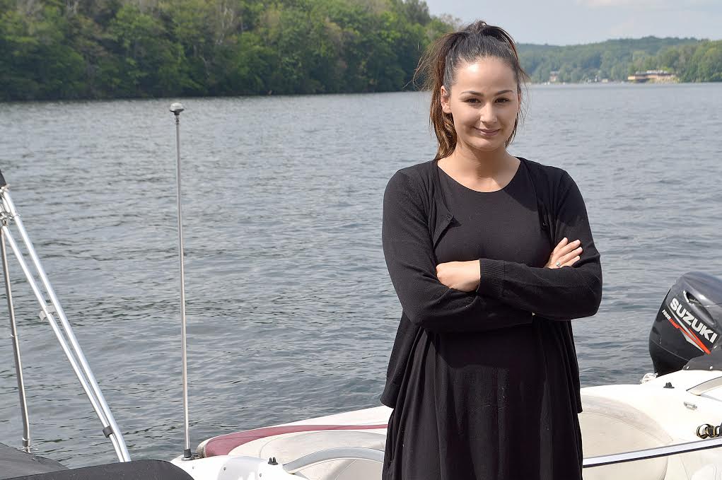 Shqiptarja shpallet “heroinë” e ditës në New York, futet me rroba në liqen dhe shpëton fëmijën