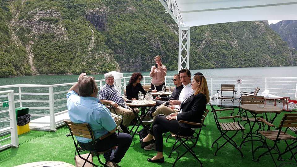 FOTOGALERI/Politikanë danezë mrekullohen ne Valbonën