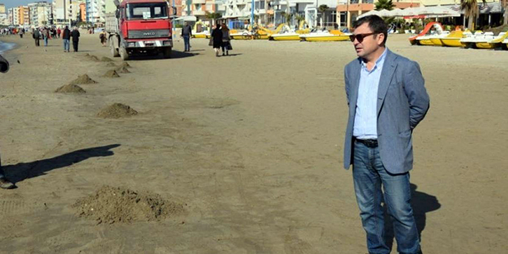 POST FUSHATA/  Taksën që ju “fali” vjet bizneseve për plazhet, Vangjush Dako ua vjel dyfish sivjet