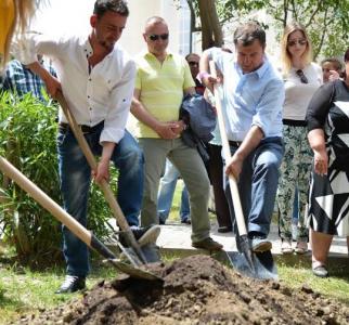 Vangjush Dako, a po e mbjell për së dyti palmën e 1000-të!