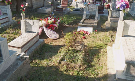 SKANDAL/ Varrmihësit jo vetëm të bëjnë varrin por edhe ta zhdukin atë, humbin  eshtrat e fëmijës