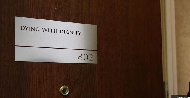 Njoftim i çuditshëm punësimi: Kërkohen mjekë për të vdekur!