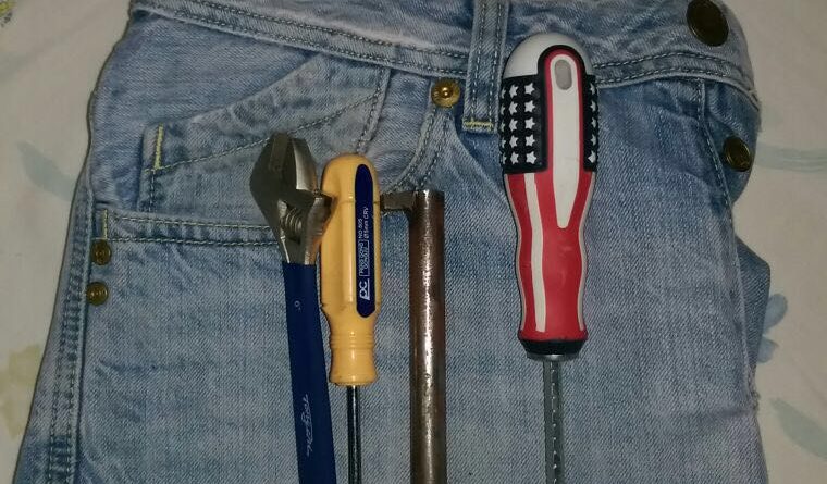 TIRANE/ Arrestohen tre vlonjatë me sharra në duar