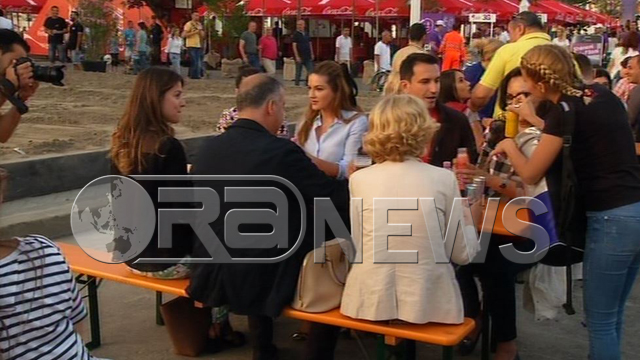 VIDEO/ Bashkia në punë edhe natën…, duke para ndeshjen Francë – Rumani