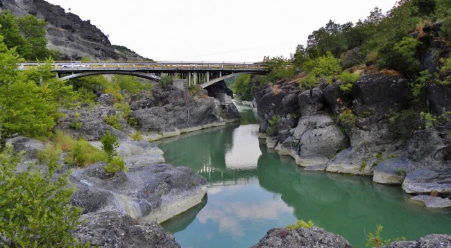Tragjedi në familjen shqiptare: E mitura mbytet për të arritur Greqinë