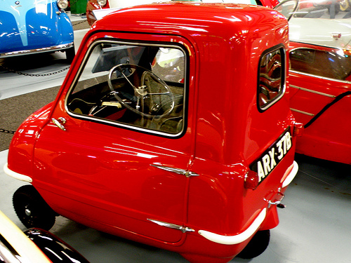 FOTO/ Del në shitje makina më e vogël në botë