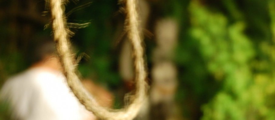 Kolonjë, tenton vetëvarjen 25 vjeçari, e shpëtojnë familjaret