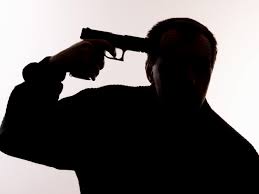 Pogradec, 60 vjecari terrorizon qytetarët, tenton të vrasë veten