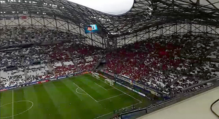 VIDEO EKSKLUZIVE/ Prag ndeshja Francë – Shqipëri, ndizet atmosfera në Velodrom