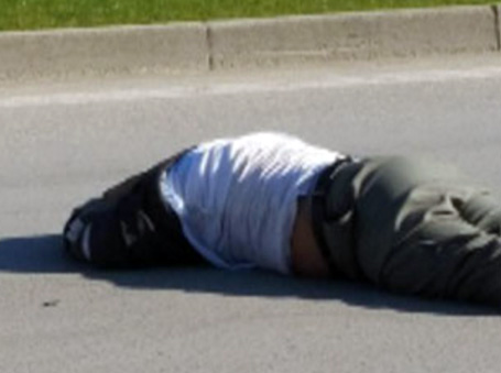 FOTO/ Vlorë, aksidentohet për vdekje 60-vjeçari, viktima 20 minuta i pa mbuluar në mes të rrugës