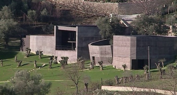 Rama tregon shtëpinë e tij: U bë falë gruas