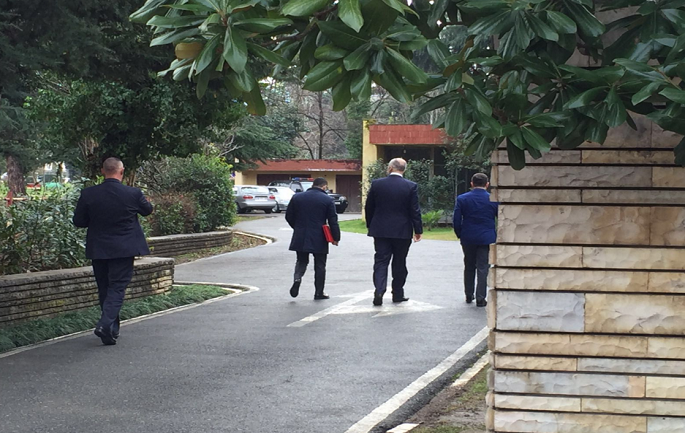 Incident te takimi Rama-Meta, një grua tenton me forcë të takojë Kryeministrin