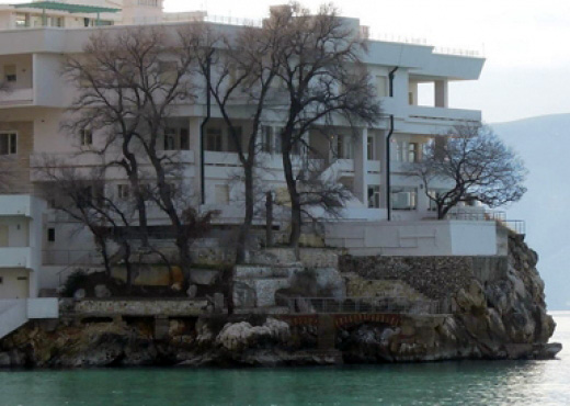 Si u refuzua Presidenti të pushojë në Vlorë e Dhërmi nga zyrtarja e Edi Ramës