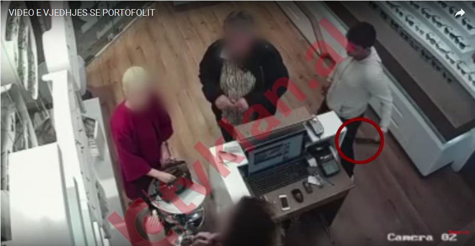 VIDEO/ Shihni si i riu vjedh shitësen në një dyqan në Tiranë