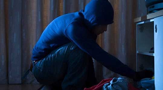 EMRI/ Arrestohet “Arsen Lupeni” i Kamzës, vidhte dyqane, lokale e shtëpi