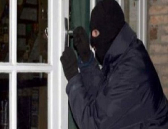 Vidhen vilat në Lundër, hajdutëve u del përpara pronari