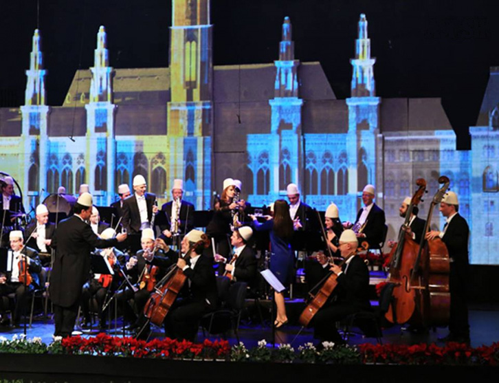 SHËNIM/ “Koncerti i Vjenës” në Tiranë dhe Petrit Vasili përsëri “si kofini pas të vjelit”