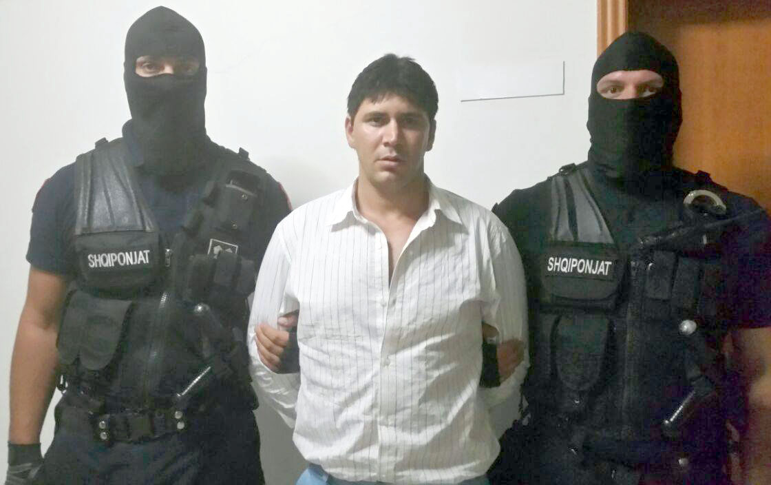 FOTO/ Krimet e Rënda lënë në “arrest me burg” Vladimir Gjutën