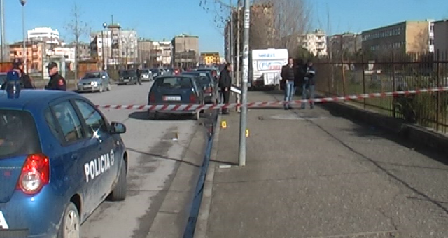 VRASJE NË TIRANË/ Sherr me thika, 20-vjeçari ndërron jetë në spital