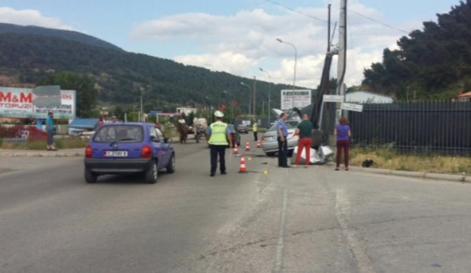 Elbasan, BMW përplas fëmijën, vdes në spital 11 vjeçari