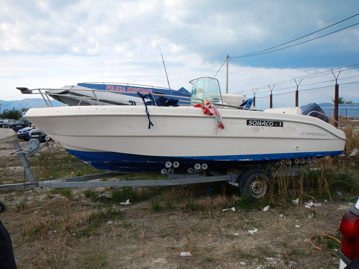 FOTO/ Vlorë, policia: Bllokuam një skaf të ngjashëm me atë të bllokuar në Itali