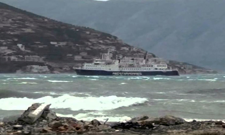 Moti i keq, pezullohen udhëtimet e trageteve të linjës Vlorë – Brindisi