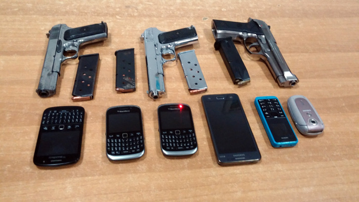 FOTO/ Vlorë, arrestohen 3 persona të armatosur në lokalin e basteve sportive