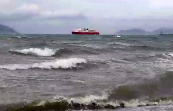 Furtunë në Vlorë, nuk ankorohet dot kthehet mbrapsht në det trageti i pasagjerëve