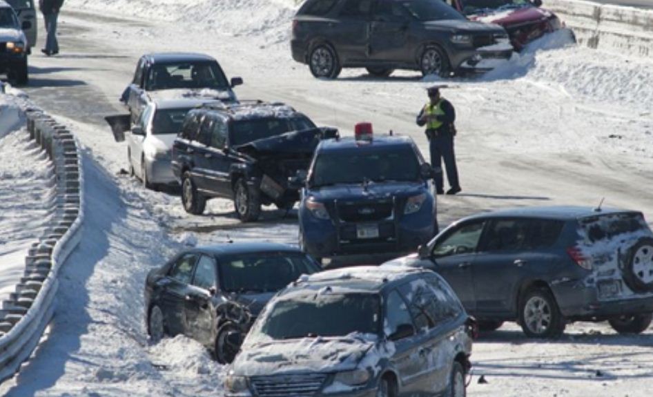 Aksident masiv në Vorë-Fushë Krujë, reshjet e borës në Tiranë shoqërohen me incidente