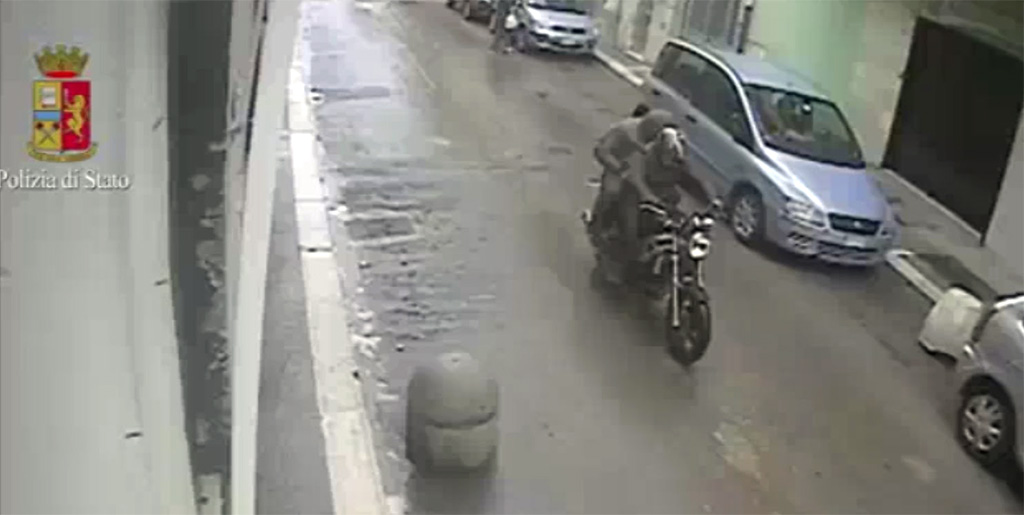 VIDEO/ Itali, arrestohen dy shqiptarë, vrasës me pagesë – tentuan eliminimin e kryekëshilltarit të PD