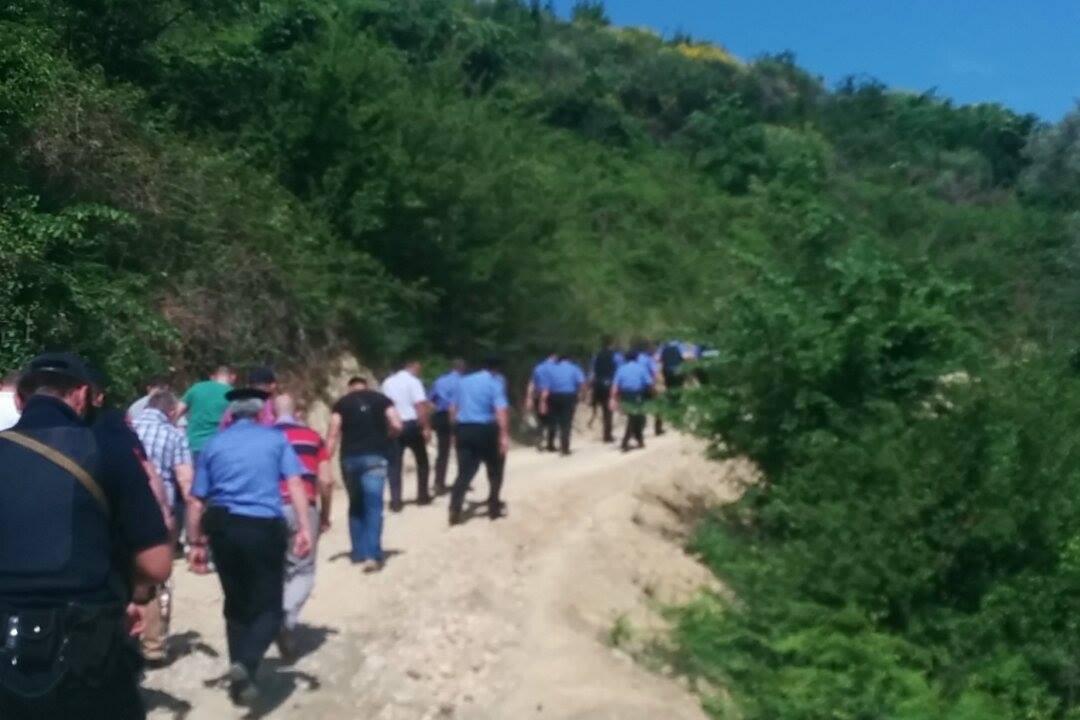 FOTO/ Policia ka rrethuar Kasharin në kërkim të vrasësit