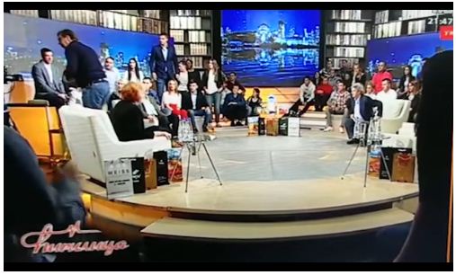 “TEATRI”/Vucic lë emisionin dhe shpëton një djalë nga audienca