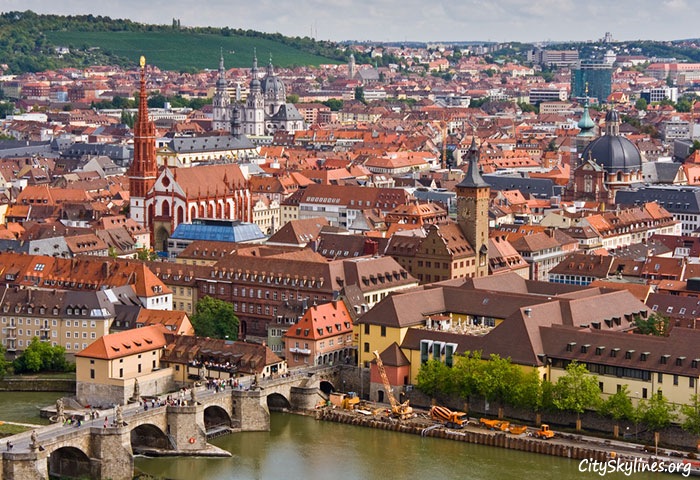 TMERRI NË TREN/Një person pret me sëpatë 20 persona në një tren në Gjermani