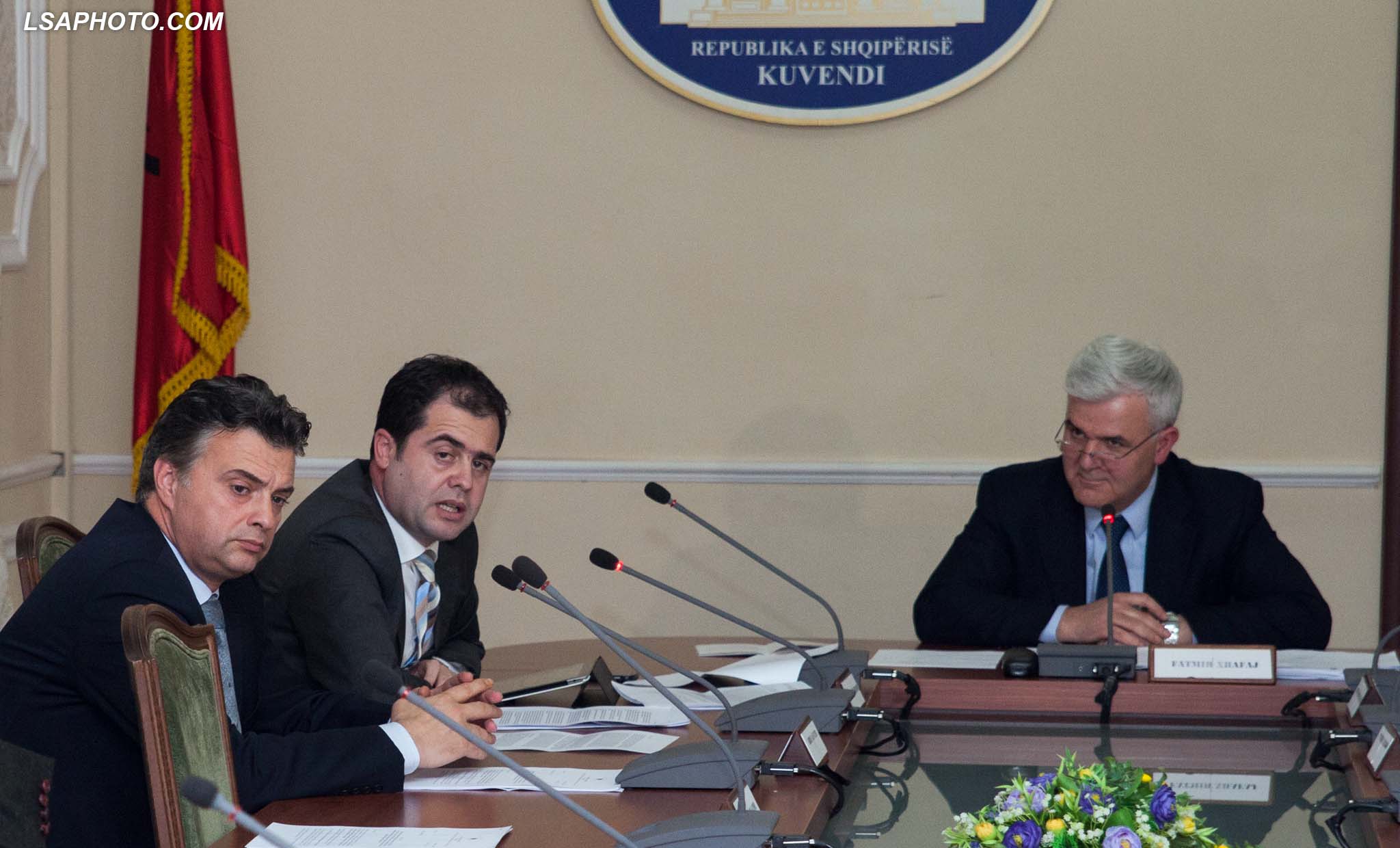 Bylykbashi i përgjigjet shfaqjes pompoze të Xhafës