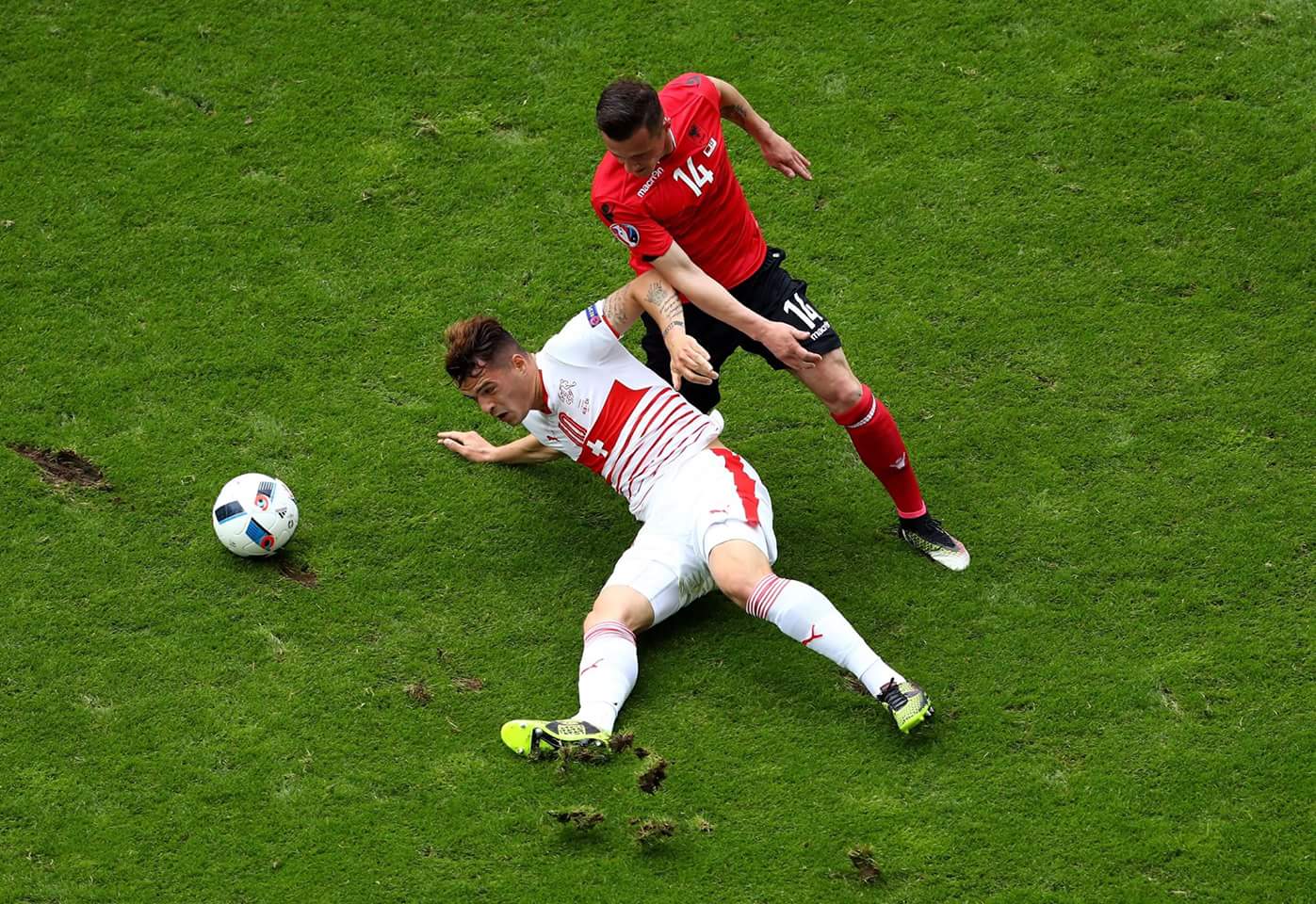 Taulant Xhaka gjuajti me shishe