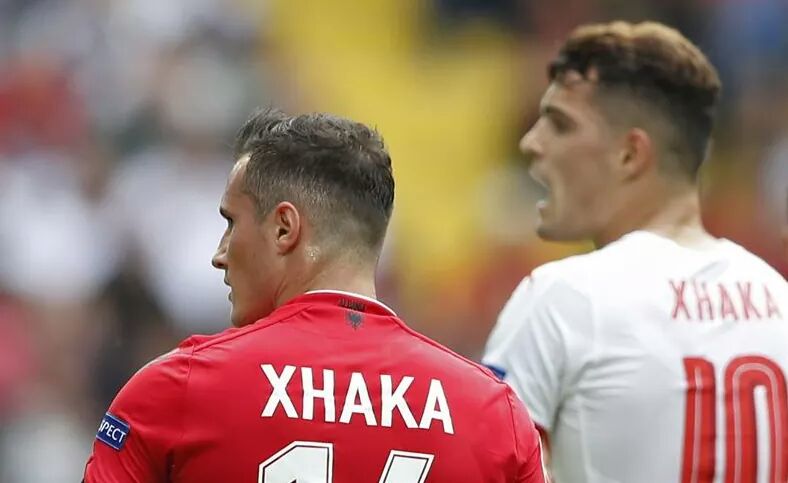 FOTO/ Veprimi që po përlot shqiptarët, Granit Xhaka vesh fanellëne e vëllait
