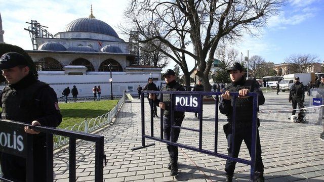 STAMBOLL/Sulm me armë në një xhami