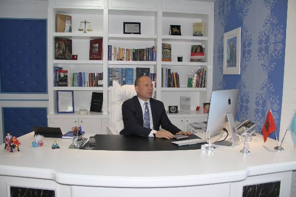 “Edi Rama kryeministri i një bande në pushtet, i bën presion drejtësisë”