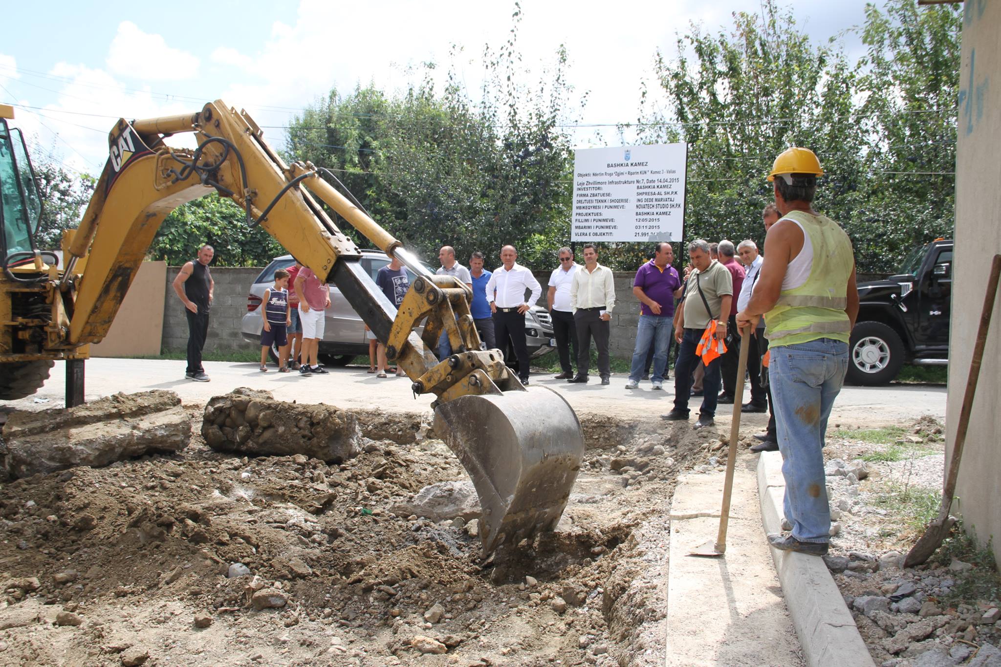 FOTO/ Kamëz, bashkia realizon me fondet e veta investime të bllokuar prej dy vjetësh nga qeveria