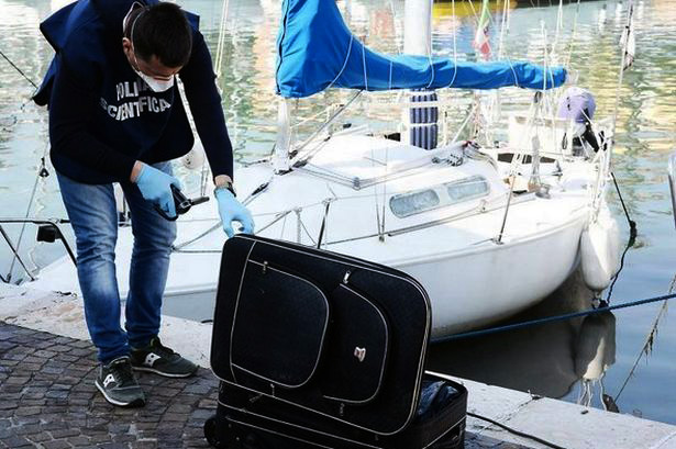 FOTO LAJM/ Valixhja lundronte në det me kufomën e një gruaje